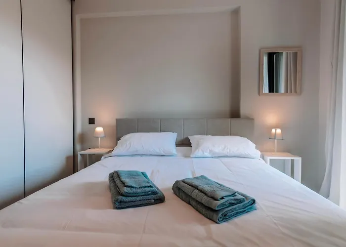 Apartment Key Host *